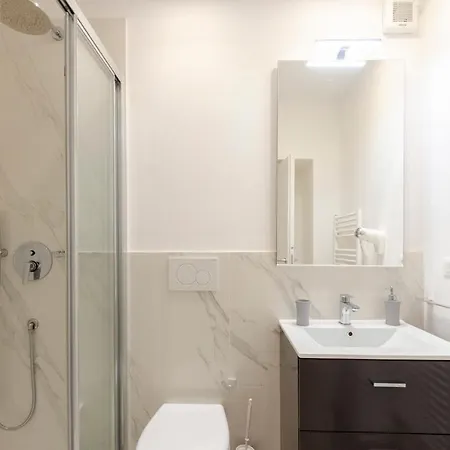 Alla Casa Rosa Al Mare, Central Seafront Stay With Free Private Garage, Air Conditionig, Wi-Fi, Ideal Choice For A Relaxing And Exciting Coastal Escape *