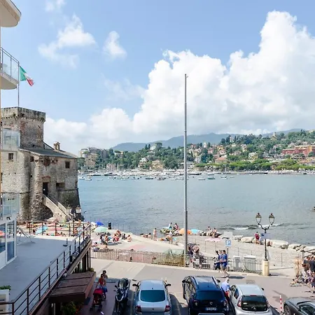 Apartment Alla Casa Rosa Al Mare, Central Seafront Stay With Free Private Garage, Air Conditionig, Wi-Fi, Ideal Choice For A Relaxing And Exciting Coastal Escape Rapallo