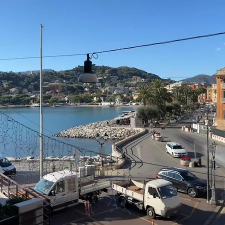 Alla Casa Rosa Al Mare, Central Seafront Stay With Free Private Garage, Air Conditionig, Wi-Fi, Ideal Choice For A Relaxing And Exciting Coastal Escape