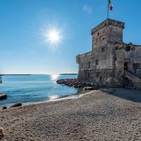 Apartment Alla Casa Rosa Al Mare, Central Seafront Stay With Free Private Garage, Air Conditionig, Wi-Fi, Ideal Choice For A Relaxing And Exciting Coastal Escape