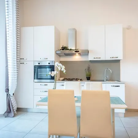 Apartment Alla Casa Rosa Al Mare, Central Seafront Stay With Free Private Garage, Air Conditionig, Wi-Fi, Ideal Choice For A Relaxing And Exciting Coastal Escape Rapallo