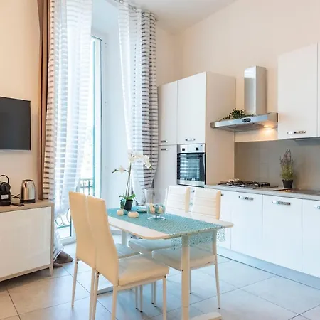 Apartment Alla Casa Rosa Al Mare, Central Seafront Stay With Free Private Garage, Air Conditionig, Wi-Fi, Ideal Choice For A Relaxing And Exciting Coastal Escape *