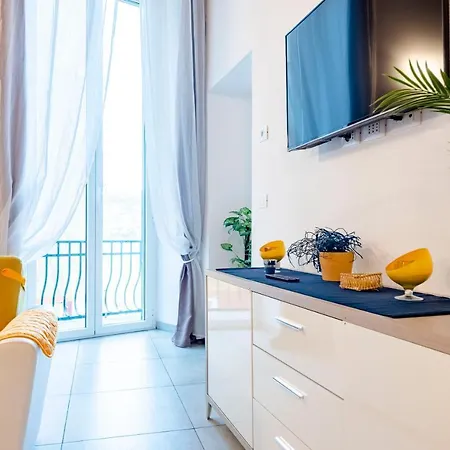 Alla Casa Rosa Al Mare, Central Seafront Stay With Free Private Garage, Air Conditionig, Wi-Fi, Ideal Choice For A Relaxing And Exciting Coastal Escape