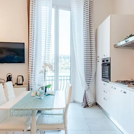 Alla Casa Rosa Al Mare, Central Seafront Stay With Free Private Garage, Air Conditionig, Wi-Fi, Ideal Choice For A Relaxing And Exciting Coastal Escape *