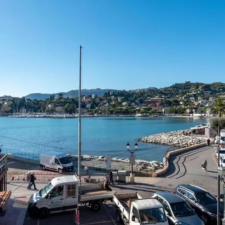 Alla Casa Rosa Al Mare, Central Seafront Stay With Free Private Garage, Air Conditionig, Wi-Fi, Ideal Choice For A Relaxing And Exciting Coastal Escape Apartment Rapallo