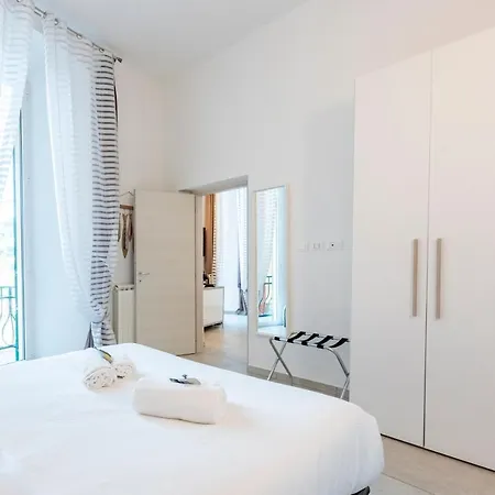 Apartment Alla Casa Rosa Al Mare, Central Seafront Stay With Free Private Garage, Air Conditionig, Wi-Fi, Ideal Choice For A Relaxing And Exciting Coastal Escape