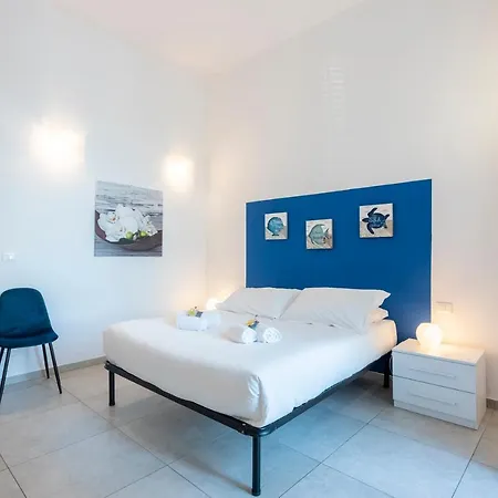 Apartment Alla Casa Rosa Al Mare, Central Seafront Stay With Free Private Garage, Air Conditionig, Wi-Fi, Ideal Choice For A Relaxing And Exciting Coastal Escape *