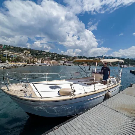 Alla Casa Rosa Al Mare, Central Seafront Stay With Free Private Garage, Air Conditionig, Wi-Fi, Ideal Choice For A Relaxing And Exciting Coastal Escape