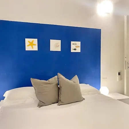 Alla Casa Rosa Al Mare, Central Seafront Stay With Free Private Garage, Air Conditionig, Wi-Fi, Ideal Choice For A Relaxing And Exciting Coastal Escape *
