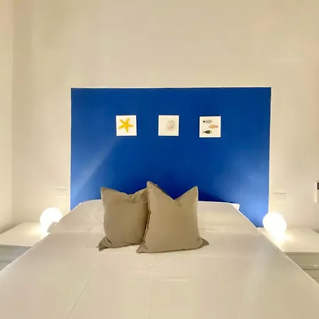 Alla Casa Rosa Al Mare, Central Seafront Stay With Free Private Garage, Air Conditionig, Wi-Fi, Ideal Choice For A Relaxing And Exciting Coastal Escape *