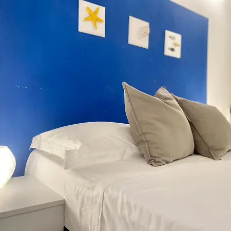 Alla Casa Rosa Al Mare, Central Seafront Stay With Free Private Garage, Air Conditionig, Wi-Fi, Ideal Choice For A Relaxing And Exciting Coastal Escape Apartment *