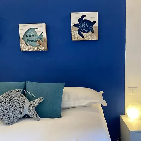 Apartment Alla Casa Rosa Al Mare, Central Seafront Stay With Free Private Garage, Air Conditionig, Wi-Fi, Ideal Choice For A Relaxing And Exciting Coastal Escape *