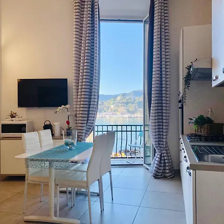 Apartment Alla Casa Rosa Al Mare, Central Seafront Stay With Free Private Garage, Air Conditionig, Wi-Fi, Ideal Choice For A Relaxing And Exciting Coastal Escape *