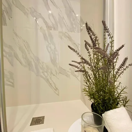 Alla Casa Rosa Al Mare, Central Seafront Stay With Free Private Garage, Air Conditionig, Wi-Fi, Ideal Choice For A Relaxing And Exciting Coastal Escape