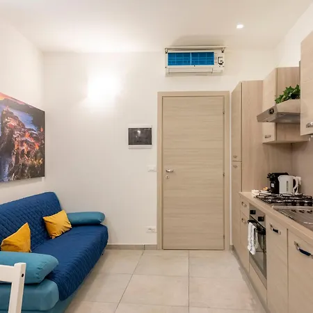 Alla Casa Rosa Al Mare, Central Seafront Stay With Free Private Garage, Air Conditionig, Wi-Fi, Ideal Choice For A Relaxing And Exciting Coastal Escape *