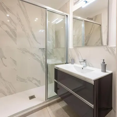 Alla Casa Rosa Al Mare, Central Seafront Stay With Free Private Garage, Air Conditionig, Wi-Fi, Ideal Choice For A Relaxing And Exciting Coastal Escape Rapallo