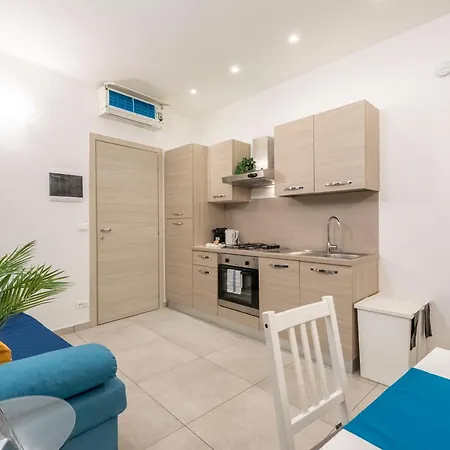 Alla Casa Rosa Al Mare, Central Seafront Stay With Free Private Garage, Air Conditionig, Wi-Fi, Ideal Choice For A Relaxing And Exciting Coastal Escape * Rapallo