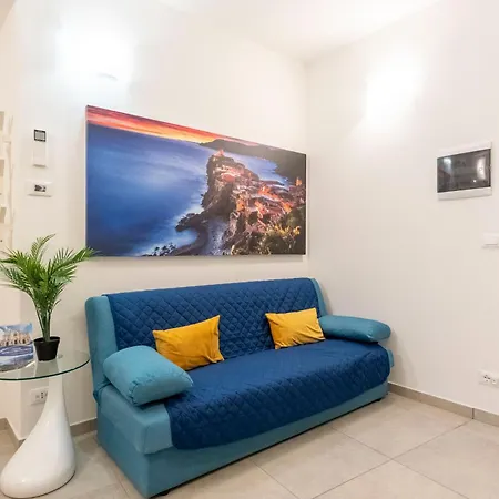 Apartment Alla Casa Rosa Al Mare, Central Seafront Stay With Free Private Garage, Air Conditionig, Wi-Fi, Ideal Choice For A Relaxing And Exciting Coastal Escape
