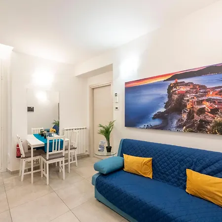 Alla Casa Rosa Al Mare, Central Seafront Stay With Free Private Garage, Air Conditionig, Wi-Fi, Ideal Choice For A Relaxing And Exciting Coastal Escape Apartment Rapallo
