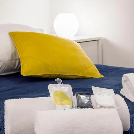 Alla Casa Rosa Al Mare, Central Seafront Stay With Free Private Garage, Air Conditionig, Wi-Fi, Ideal Choice For A Relaxing And Exciting Coastal Escape * Rapallo