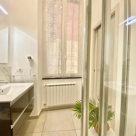 Alla Casa Rosa Al Mare, Central Seafront Stay With Free Private Garage, Air Conditionig, Wi-Fi, Ideal Choice For A Relaxing And Exciting Coastal Escape Rapallo